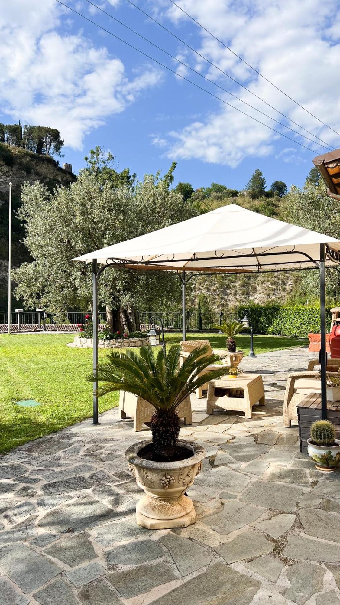 Giardino Sul Fiume A 10 Min Da Piazza Del Popolo Con Parcheggio Privato E Giardino Vista Fiume Leilighet Ascoli Piceno Eksteriør bilde